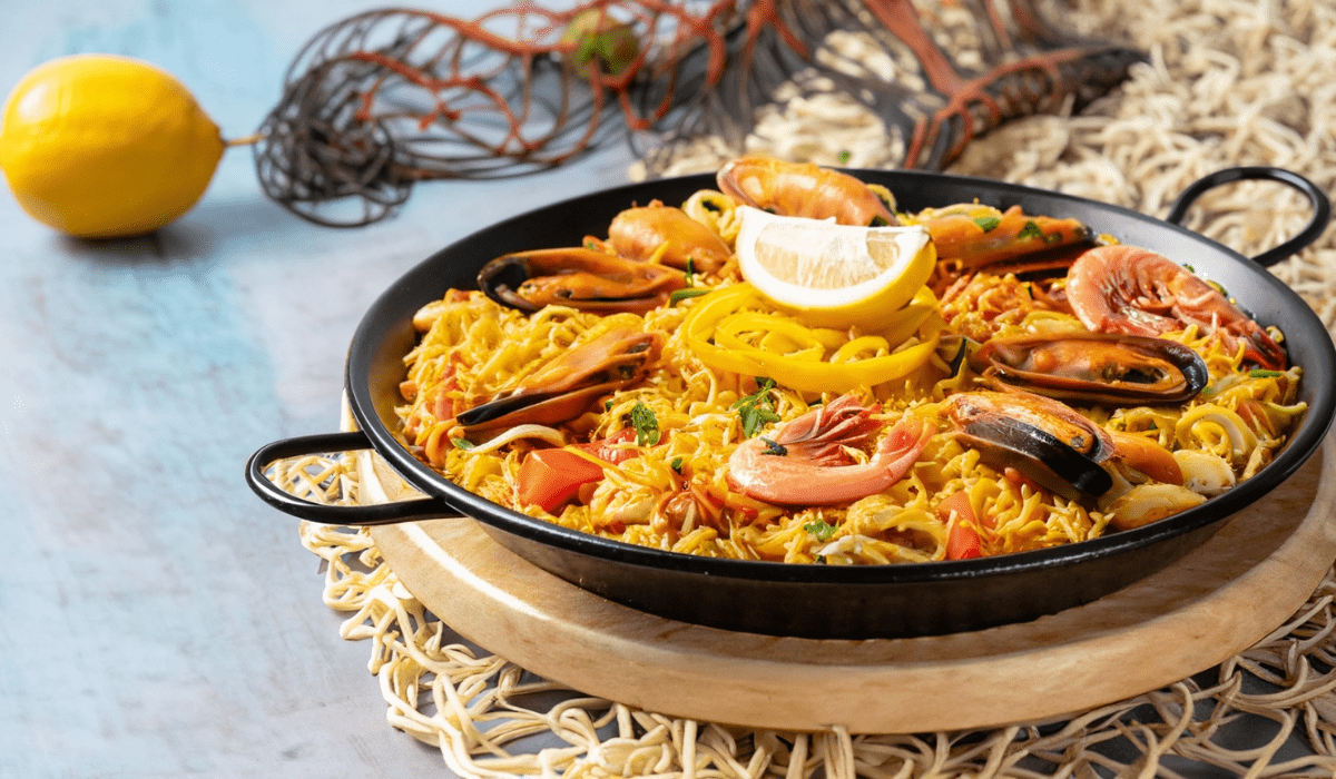 Fideuà: The Valencian Cousin of Paella, Celebrating Seafood and Vermicelli